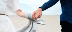 15 شگرد روانشناختی ساده برای اینکه بدانید کسی شما را دوست دارد یا خیر