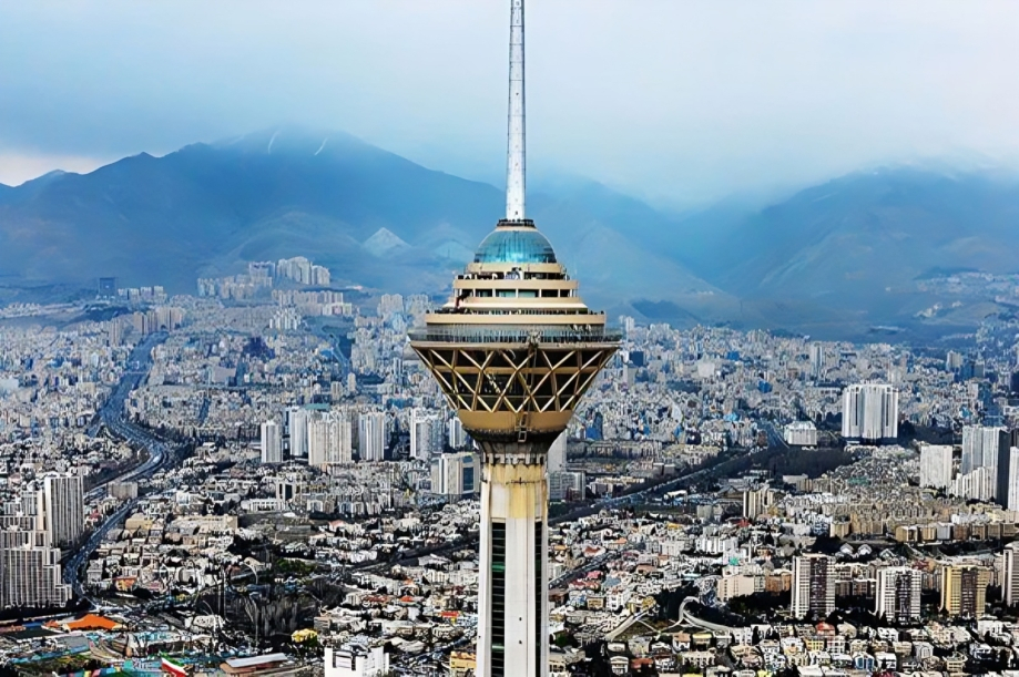 بازدید از نماد تهران هم تفریح لاکچری شد! افزایش بلیت برج میلاد در سال آینده