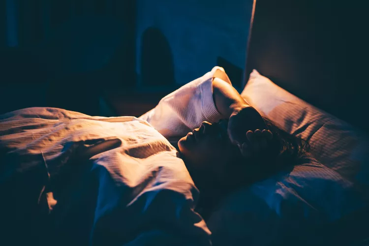 ماشین حساب خواب که نشان می‌دهد شب‌ ها دقیقاً‌ چه ساعتی باید بخوابید