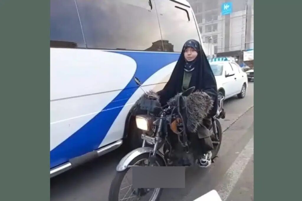 ویدئوی پربازدید از موتورسواری و تک چرخ زدن زن محجبه ایرانی