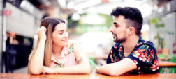 چند نشانه در زبان بدن که می گوید شخصی از شما خوشش می آید