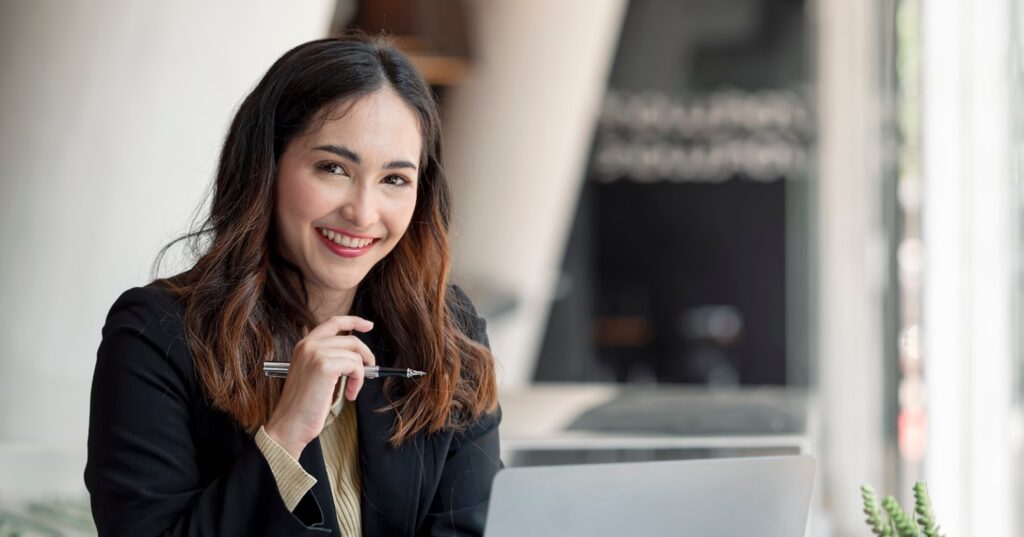۱۰ ویژگی که به زنان جذابیتی استثنایی می بخشد