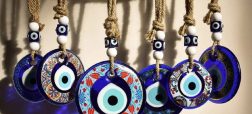 گردنبند چشم‌نظر؛ نمادی برای دور کردن انرژی منفی و جذب خوش‌شانسی